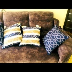 Homecentre cushions with cover 18 by 18inch